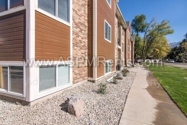 Building Photo - 293 E Hill Ave