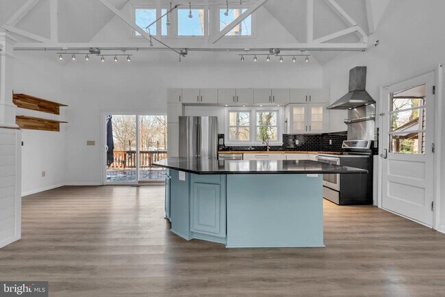 Foto del edificio - 1080 Crestview Dr