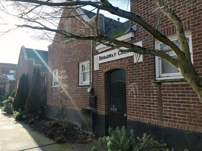 Foto del edificio - Broadway Court Apartments - Studio
