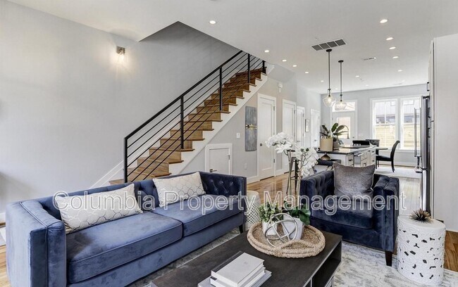 Foto del edificio - 638 Newton Pl NW