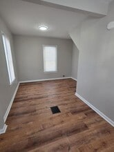 Building Photo - 48 Rumbold Ave