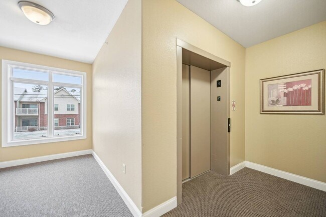 Foto del edificio - 670 E Lake Ave