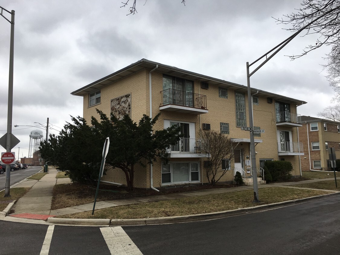 7545 W Marwood Ave, Elmwood Park, IL 60707 Apartments in Elmwood Park, IL