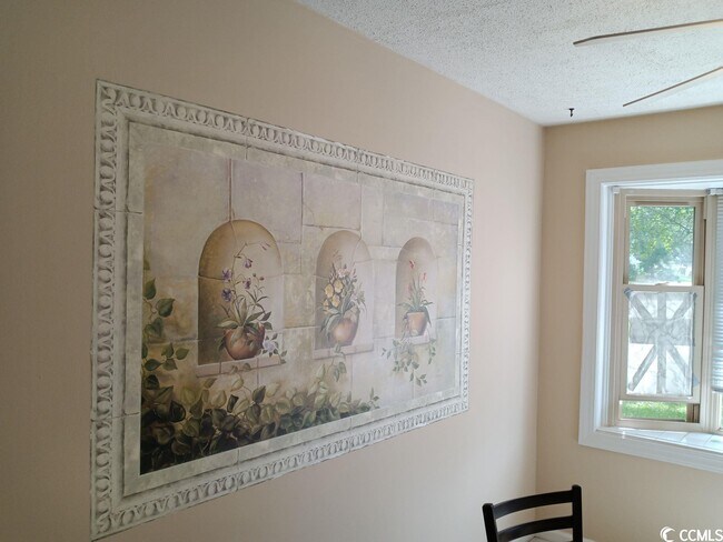 Foto del edificio - 1590 Gibson Ave