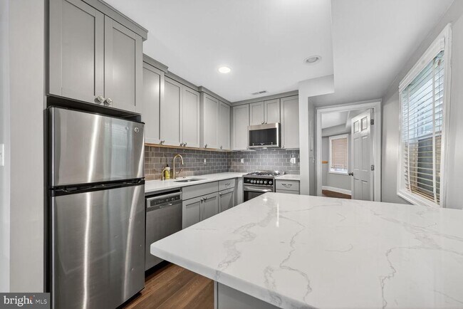 Foto del edificio - 1409 Hopkins St NW