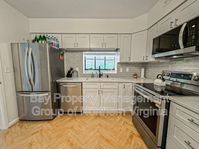 Building Photo - 1805 Crystal Dr