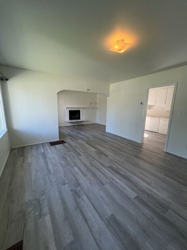 Building Photo - 2 Bedroom in Columbia Neighborhood!