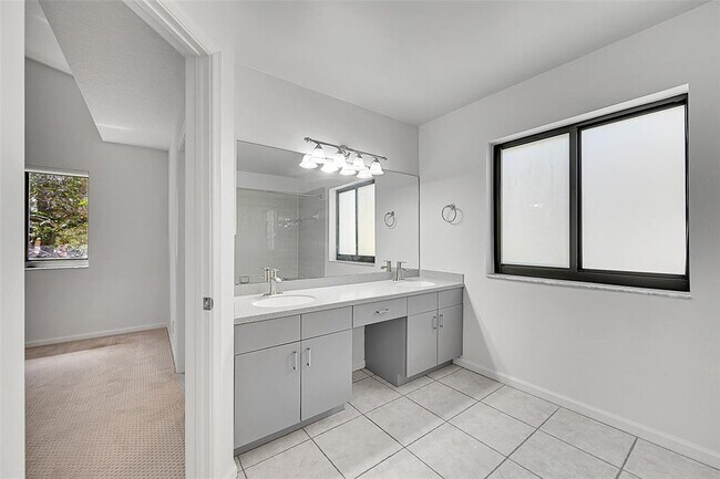 Foto del edificio - 1002 NW 105th Way