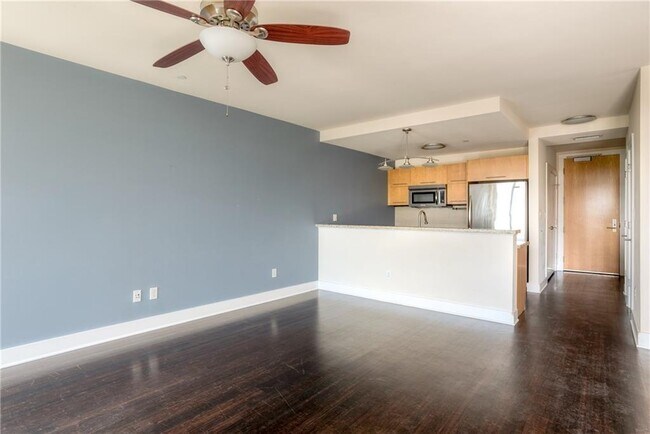 Building Photo - 603 Davis St