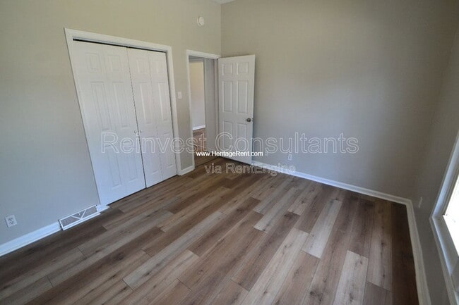 Building Photo - 239 Forest Ave
