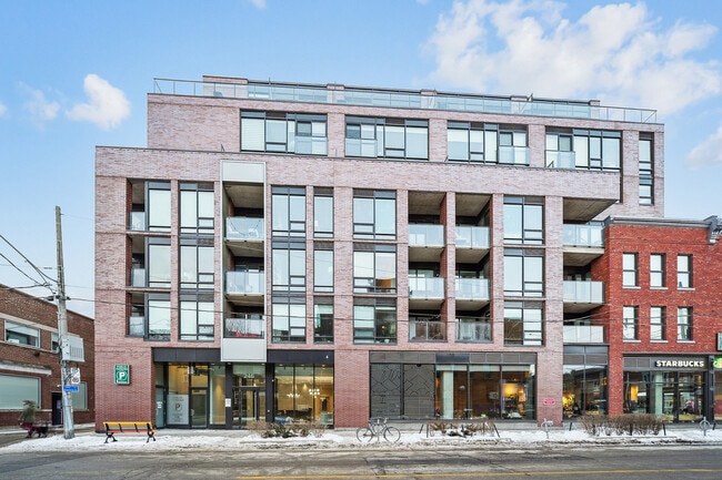 Photo du bâtiment - 246 Logan Ave