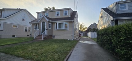 Building Photo - 103 Orono St