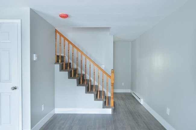Foto del edificio - 1049 Pleasant St