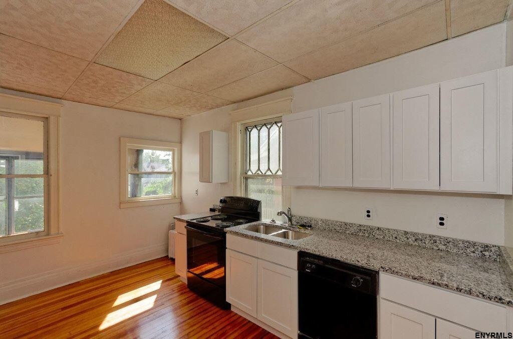 Primary Photo - 263 W Lawrence St