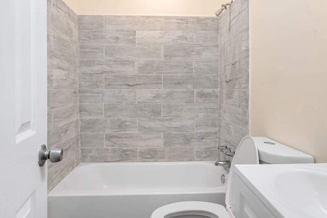 Photo - 2869 Greenwood Ave House