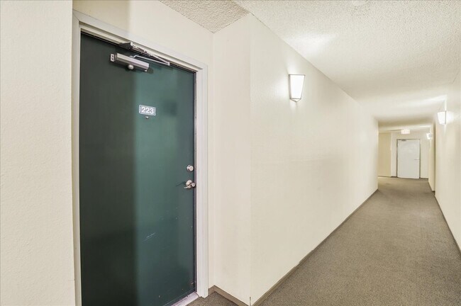 Building Photo - 370 Imperial Way