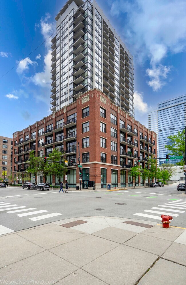 Building Photo - 210 S Desplaines St