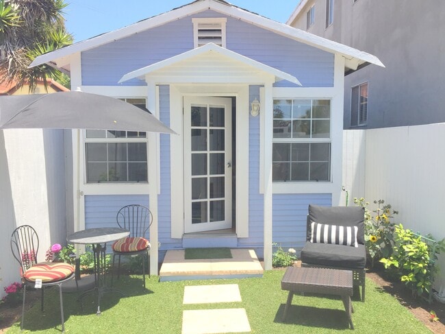 Building Photo - 2306 1/2 Ocean Ave