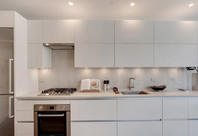 Building Photo - LUXURY 1 BED WITH SWEEPING CITY VIEWS IN P...