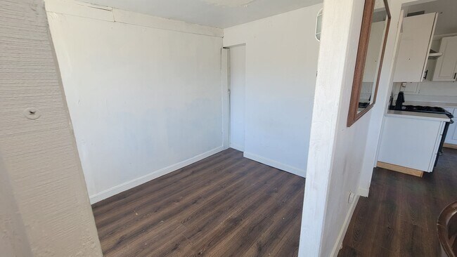 Building Photo - 2 Bedroom 1 Bath with Awesome Views!