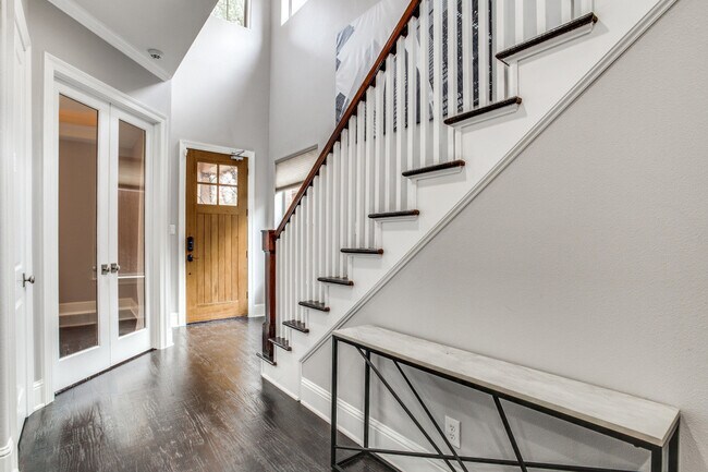 Building Photo - 5608 Matalee Ave