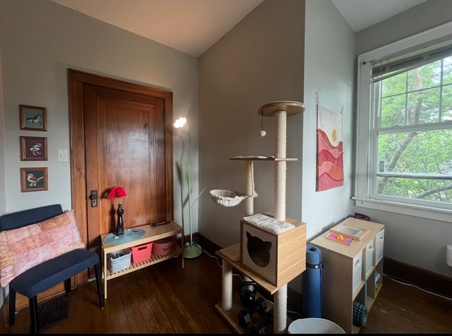 Bonus room - 2472 Fairview Ave