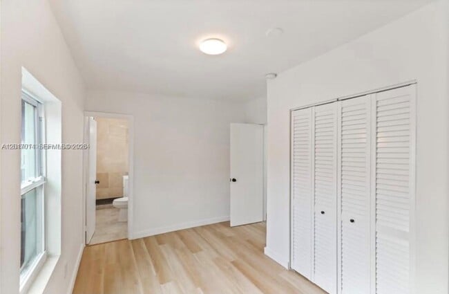 Foto del edificio - 954 NW 75th St