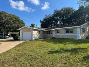 Building Photo - 15195 NE 2nd Ave