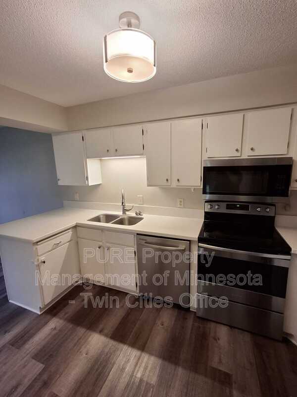 Foto principal - 9468 Kingsview Ln N