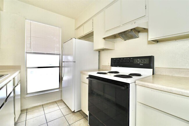Building Photo - 3828 Cibolo Dr
