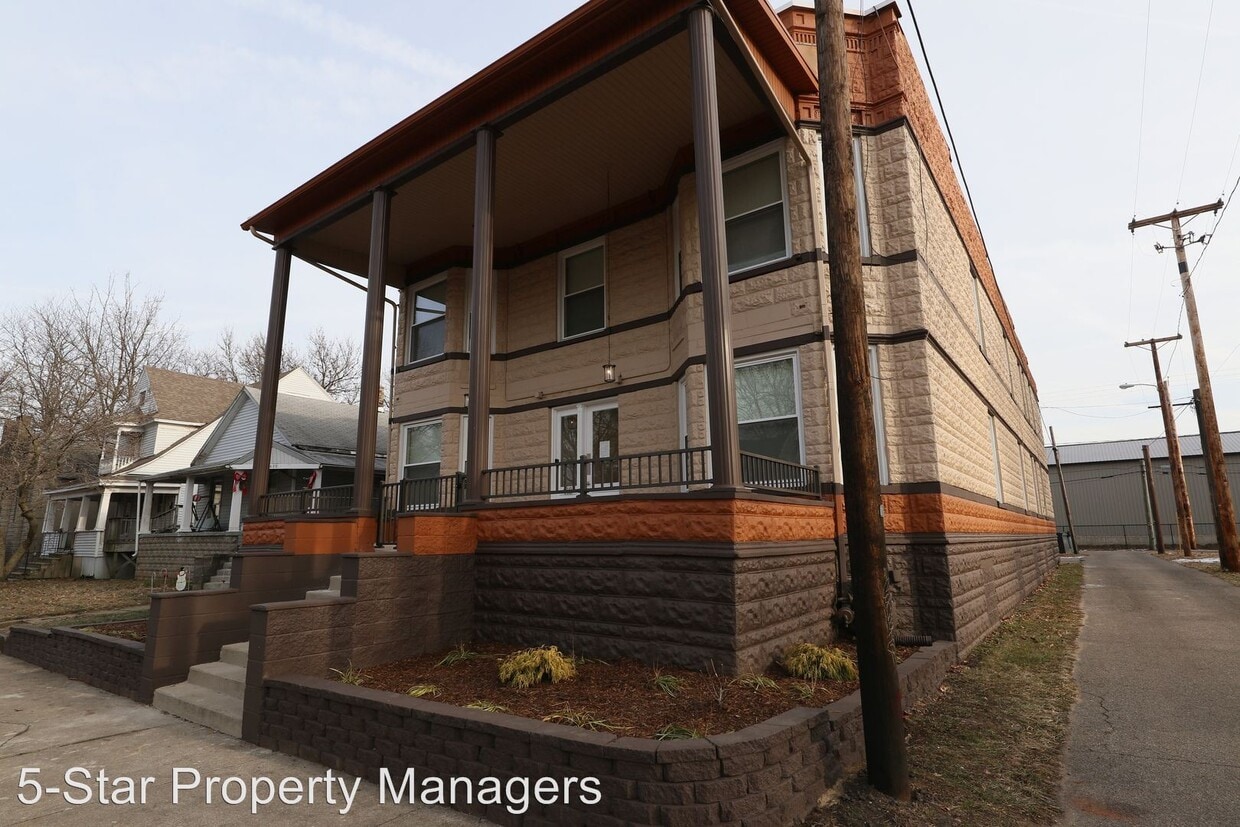 418 N 2nd St Unit Apt 2, Elkhart, IN 46516 Room for Rent in Elkhart