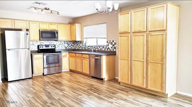 Building Photo - 15332 W Cameron Cir