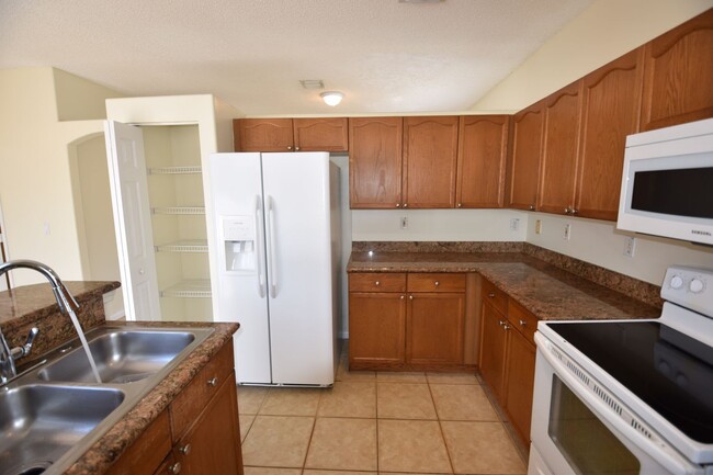 Building Photo - 8024 Pelican Harbour Dr