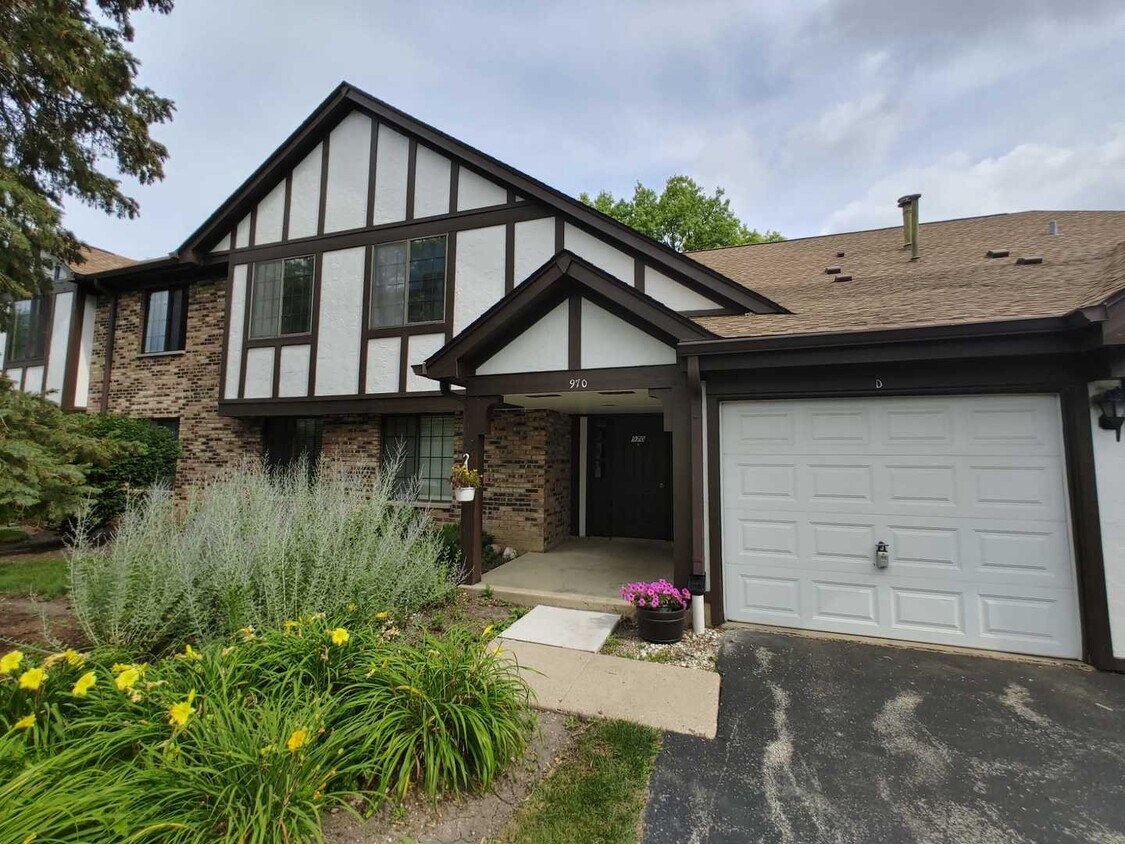970 Yosemite Trail Unit D8, Roselle, IL 60172 Condo for Rent in Roselle, IL