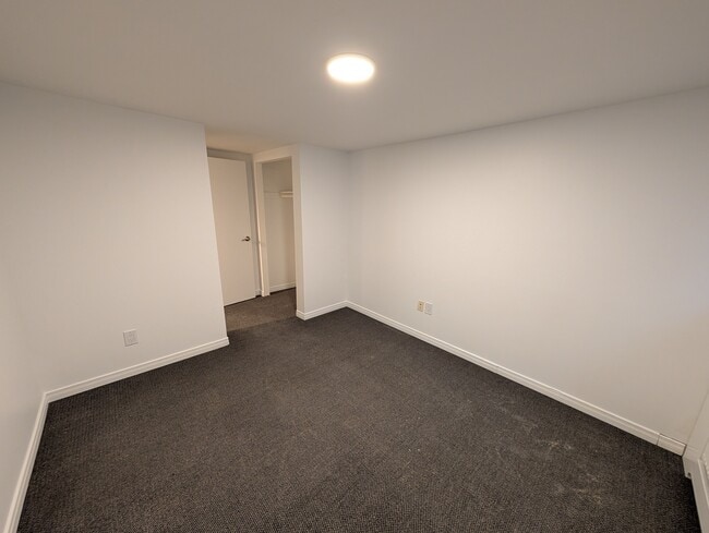 Building Photo - 324 Laurier Ave E