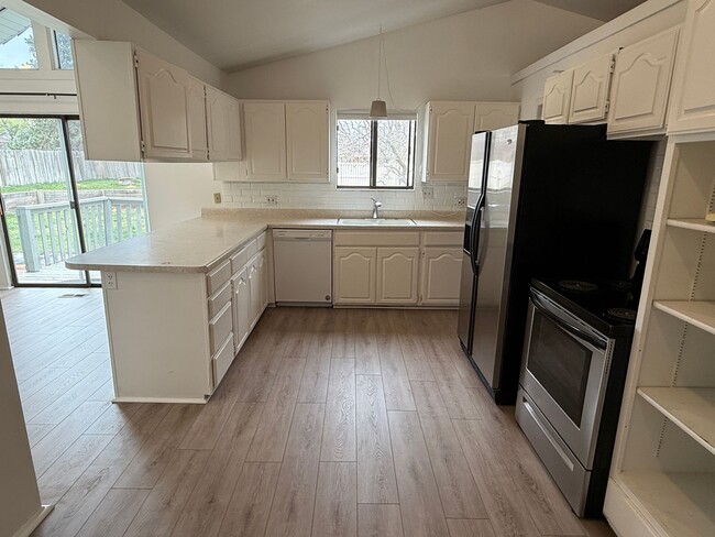 Photo - Large Five Bedroom Home, Sandy, 2500 sq ft, New Paint