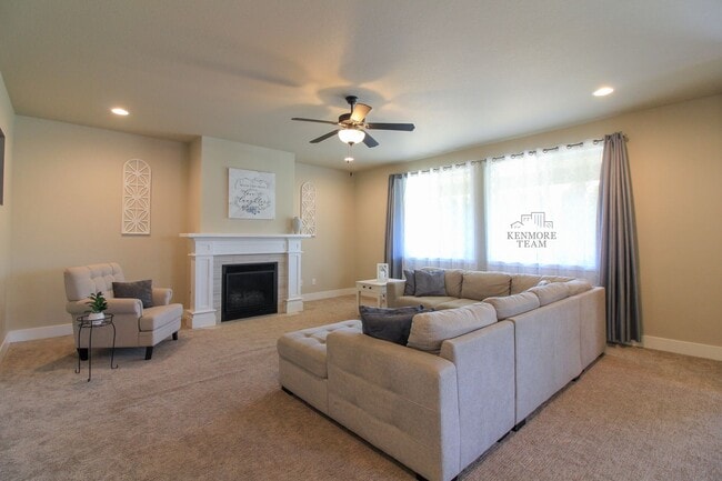 Building Photo - FURNISHED: 4 Bedroom, 2.5 Bath Home in Kennewick