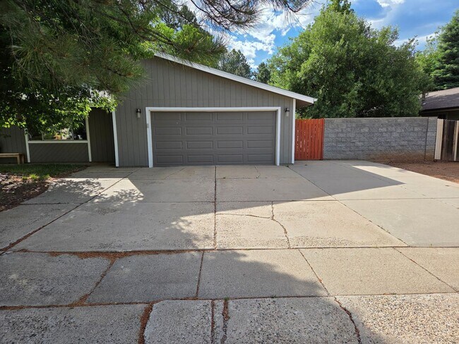 Building Photo - COMING IN SEPTEMBER! East Flagstaff Home w...