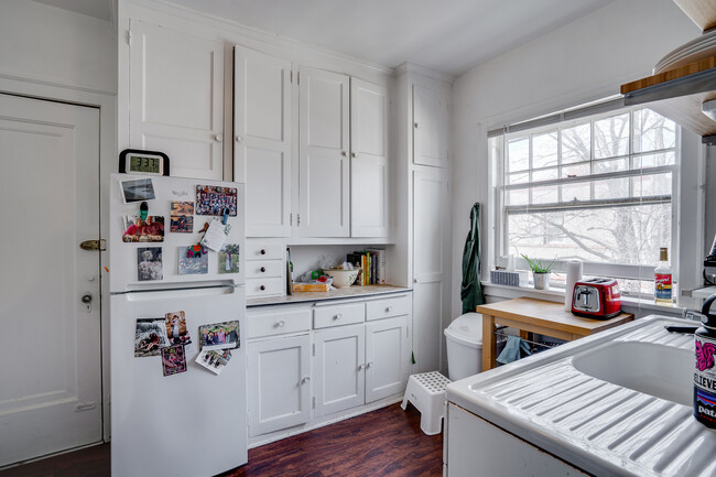 Building Photo - 3020 W 28th St
