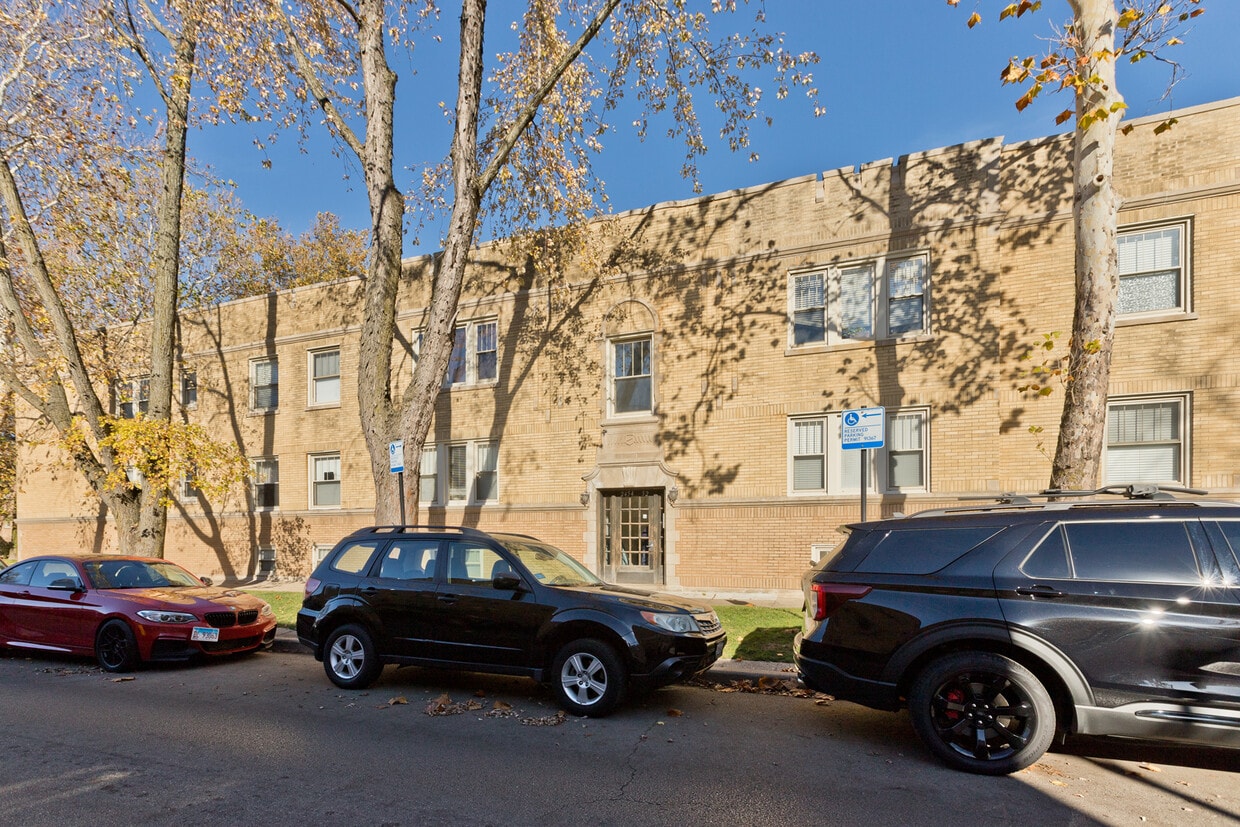 2454 W Ardmore Ave Unit G1, Chicago, IL 60659 Condo for Rent in