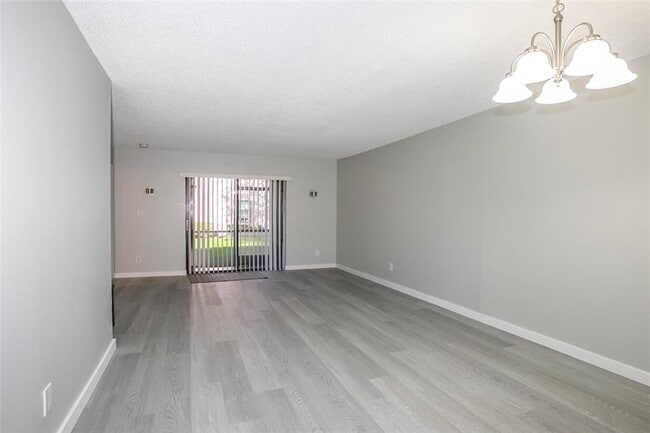 Foto del edificio - 10557 NW 10th St