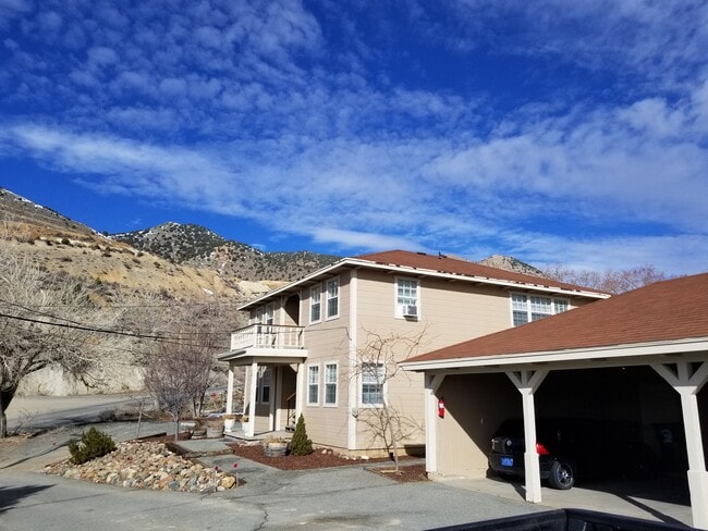 Building Photo - 2011 S Main St