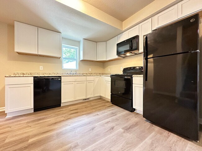 Foto del edificio - 3 Bedroom 2 Stall Detached Garage Fairgrounds