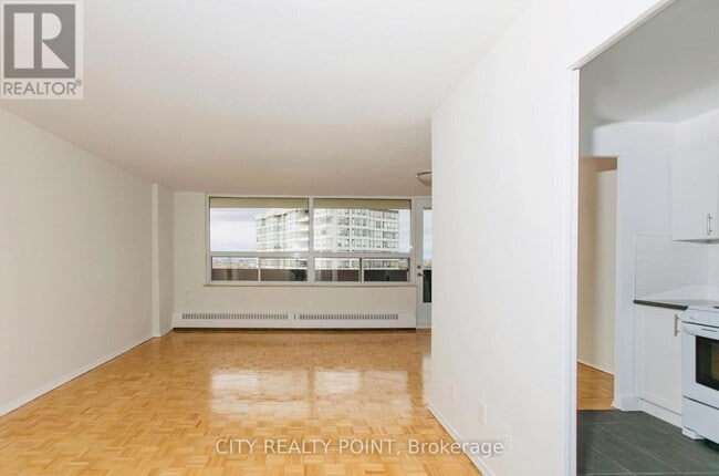 Photo du bâtiment - 6200 Bathurst St
