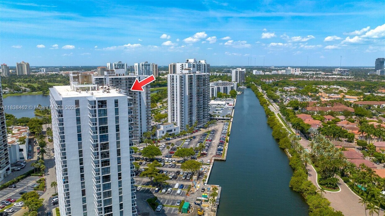 Foto principal - 20505 E Country Club Dr