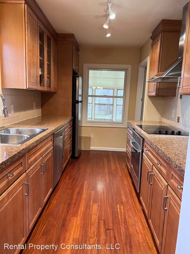 Building Photo - 4 br, 2.5 bath House - 1552 Woodlawn Ave SE