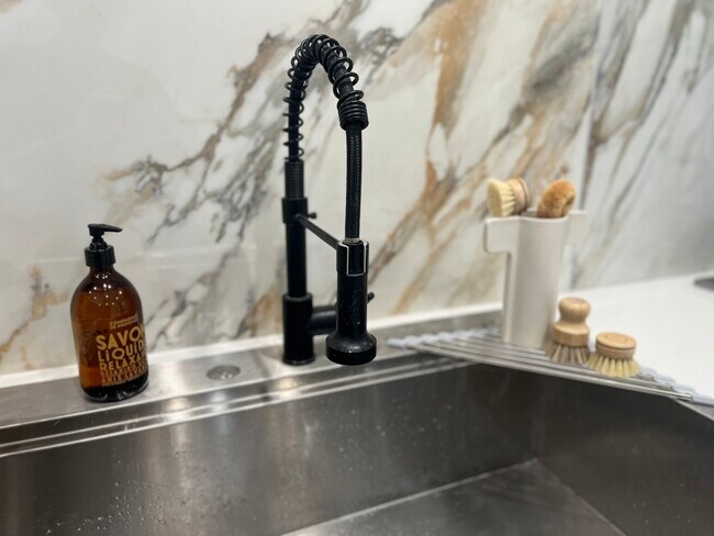 Foto del edificio - 4233 Berryman Ave