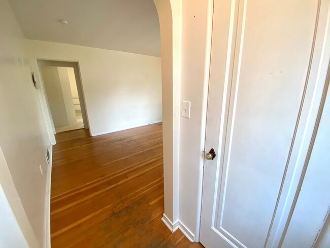 Building Photo - 3 Bed, 2 bath Home!