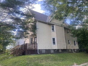 Building Photo - 140 E Chambers St