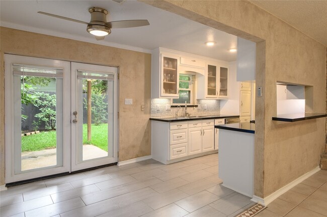 Foto del edificio - 4110 Garden Springs Dr